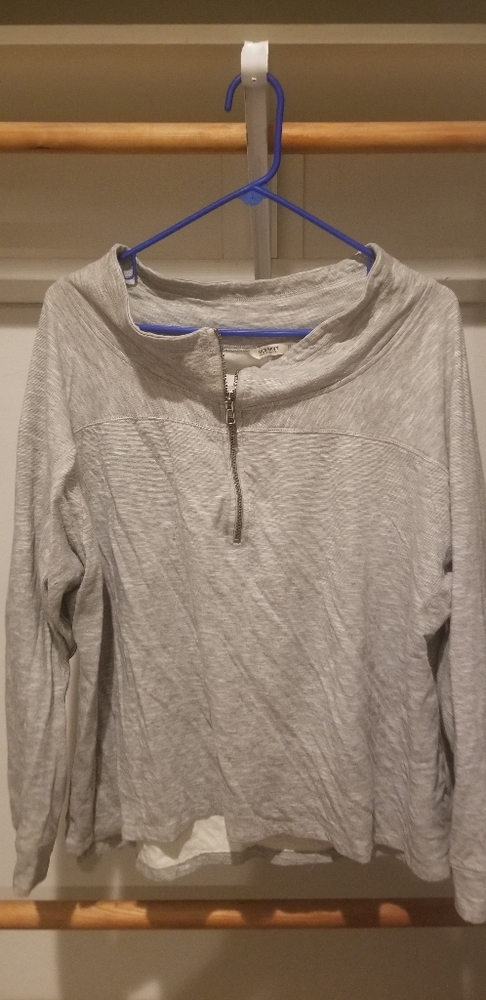 Grey sweatshirt